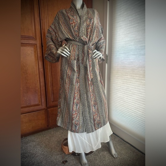 Bullocks Paisley Long Robe - Picture 2 of 8